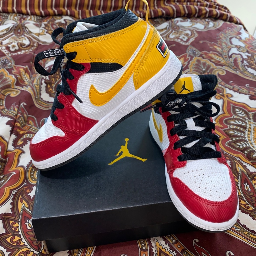 Jordan 1 Mid Black/University Gold-Gym Red